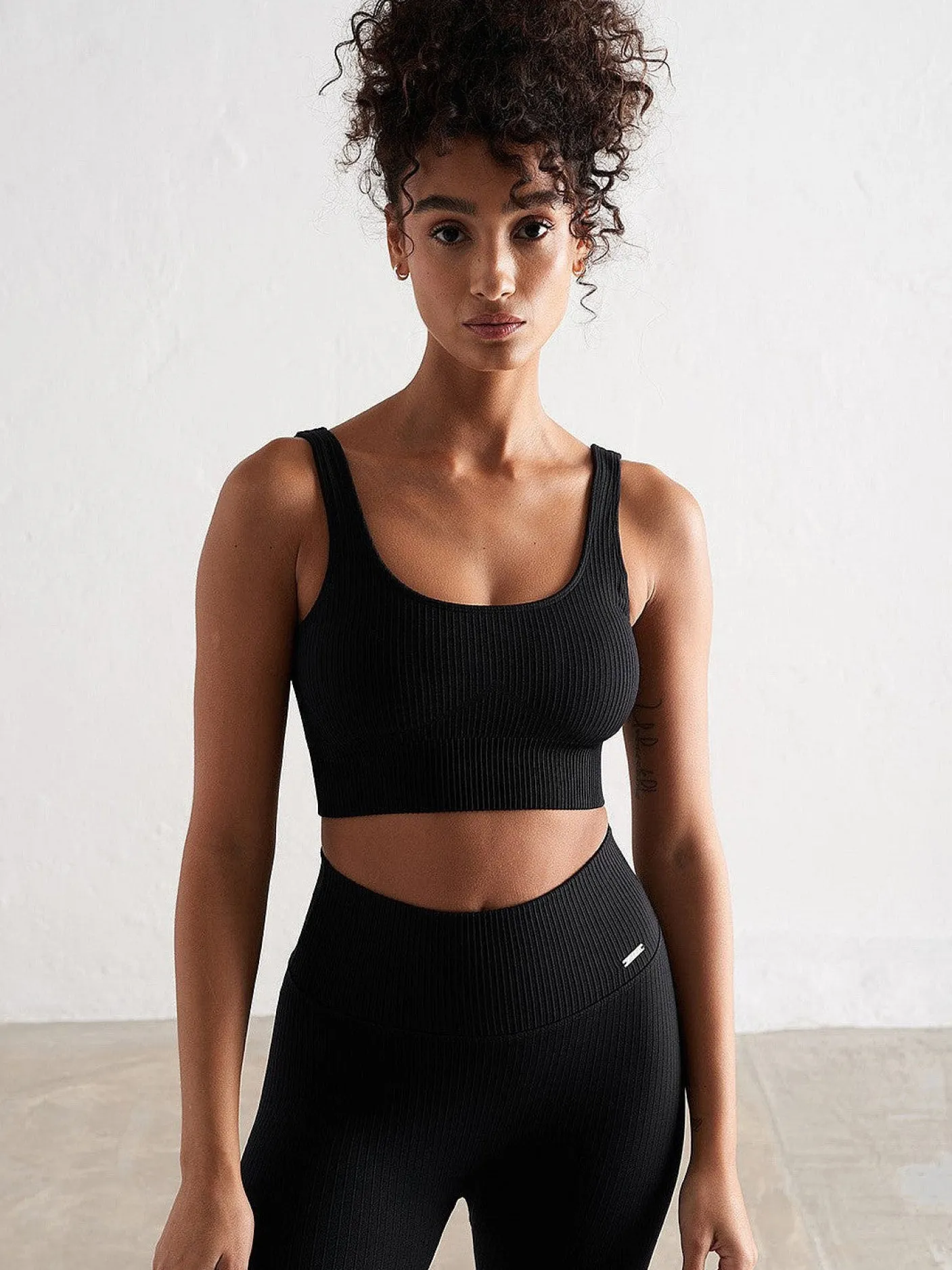 Women Aimn Training|Performance-Black Ribbed Seamless Bra