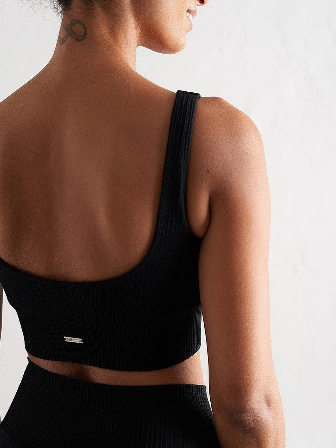 Women Aimn Training|Performance-Black Ribbed Seamless Bra