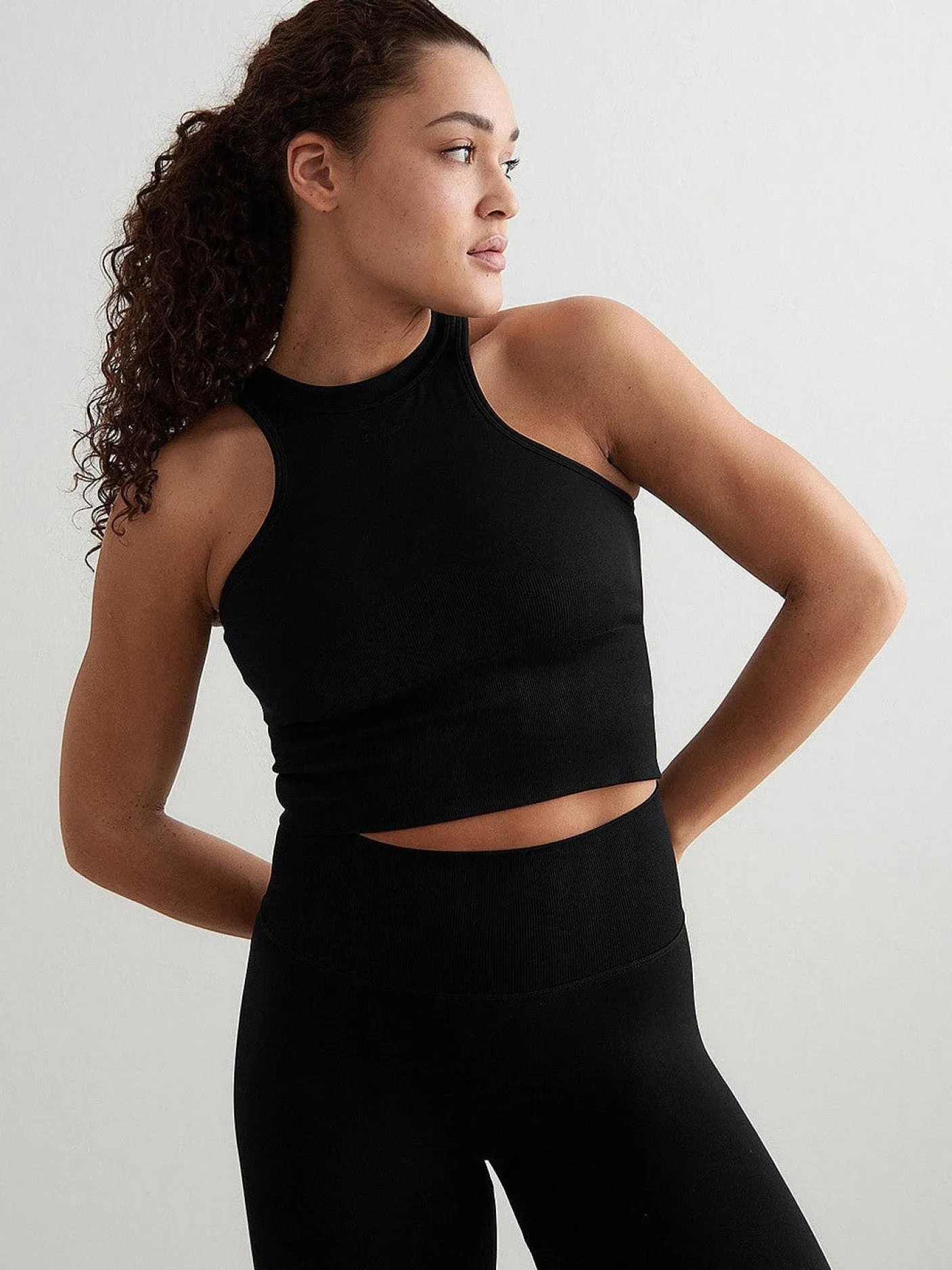 Women Aimn Performance-Black Shape Seamless Racerfront Top