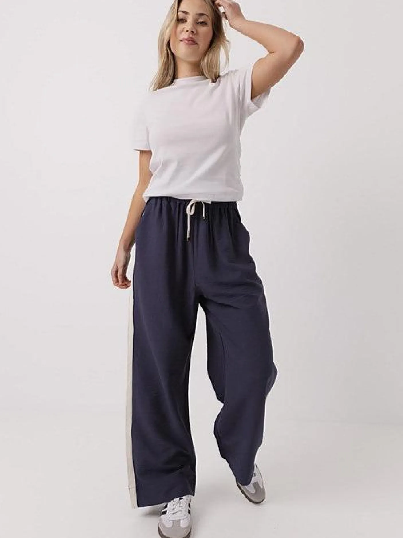 Women Taylor Sport Pants & Sweats-Weekender Pants in Midnight
